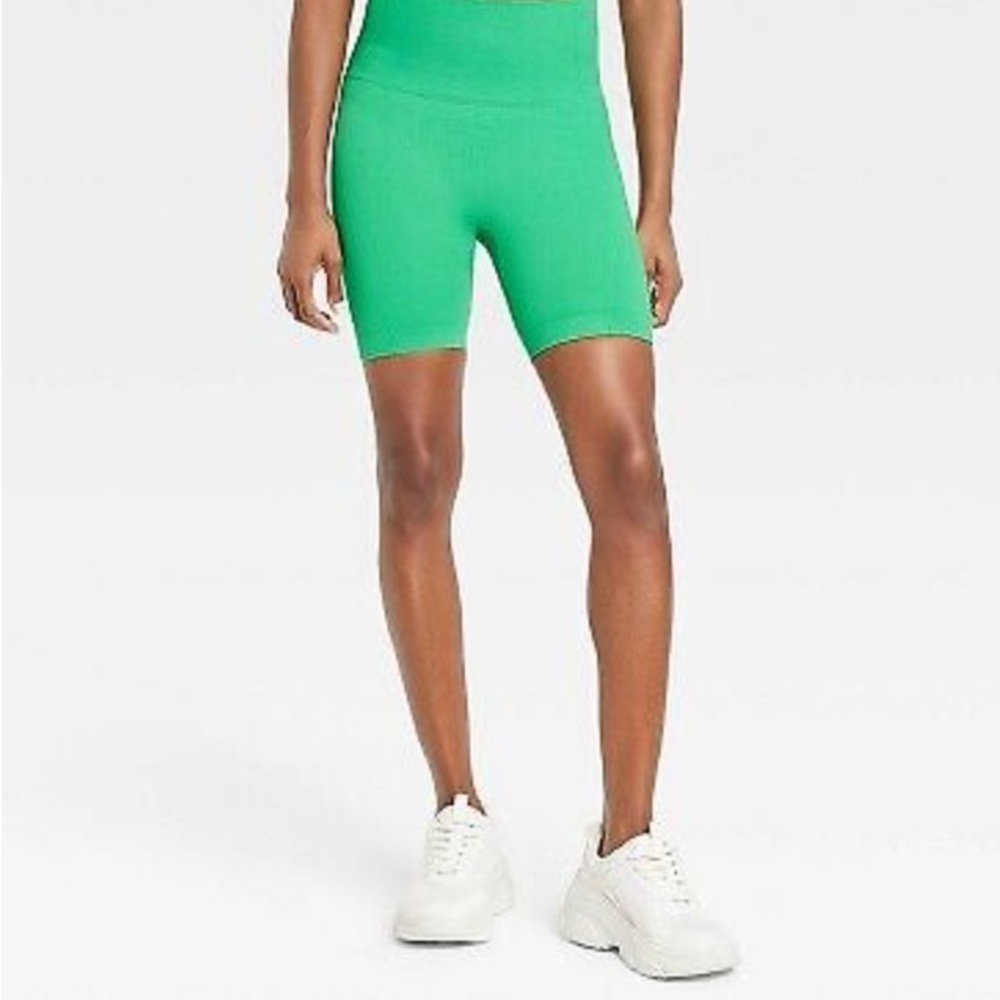 All In Motion textured high rise sculpting bike shorts (M)